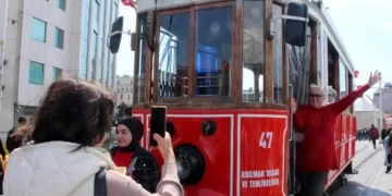 İstiklal Caddesi’nde bayram coşkusu
