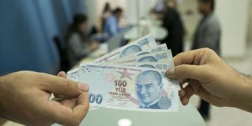 Burs ve öğrenim kredisi ödemeleri başladı