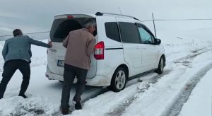 Muş'ta nisan ayı son günü yağan kar yolu kapattı musta nisan ayi son gunu yagan kar yolu kapatti1 habermeydan