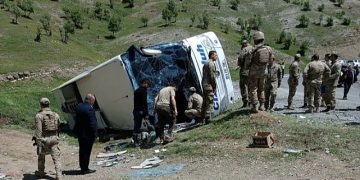 Şırnak’ta asker taşıyan otobüs devrildi: 2 asker şehit, 4 asker yaralandı