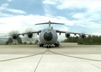 Türk tahliye uçağına Sudan’da ateş açıldı