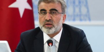 AK Parti Kayseri Milletvekili Taner Yıldız rahatsızlanıp hastaneye kaldırıldı