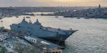 TCG Anadolu, ziyaretçiler için kapılarını açtı