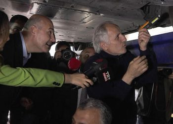 Süleyman Soylu, TOGG’u incelemek için oto tamircileriyle buluştu