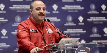 Bakan Varank, TÜBİTAK bursiyerlerine sigorta desteği vereceğini açıkladı