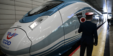 Ankara-Sivas Yüksek Hızlı Tren’in ilk seferi başladı