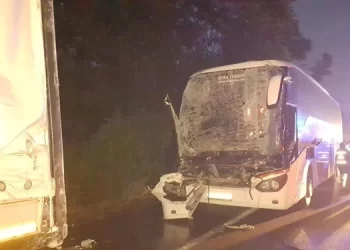 AK Parti seçmenlerini taşıyan otobüs kaza yaptı!