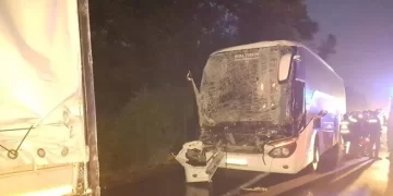 AK Parti seçmenlerini taşıyan otobüs kaza yaptı!