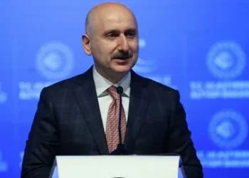 Bakan Karaismailoğlu canlı yayında açıkladı: İstanbul – Antalya arası 4 saat 45 dakika olacak