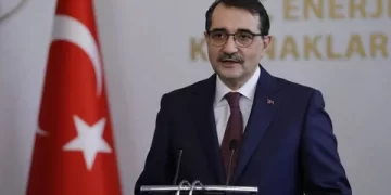 Bakan Dönmez Meclis’e milletvekili kaydını yaptırdı