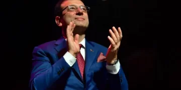 Ekrem İmamoğlu oyuncu Merve Dizdar’ı tebrik etti