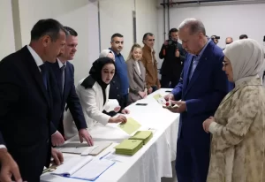 Erdogan ve Kilicdaroglu oylarini kullandi3 habermeydan