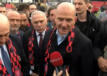 İçişleri Bakanı Süleyman Soylu Karagümrük Spor Kulübünü ziyaret etti