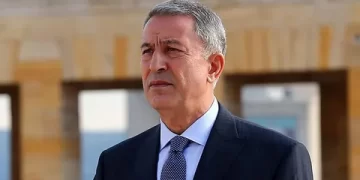 Milli Savunma Bakanı Hulusi Akar: Teröristleri yıkmaya devam ediyoruz