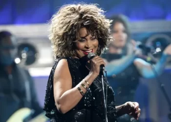 Dünyaca ünlü şarkıcı Tina Turner hayatını kaybetti