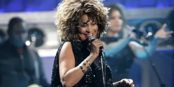 Dünyaca ünlü şarkıcı Tina Turner hayatını kaybetti
