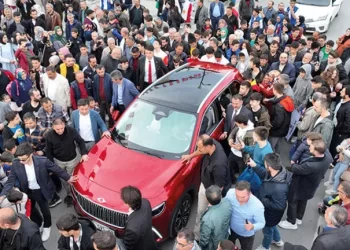 Türkiye’nin yerli otomobili Togg’a Sivas’ta yoğun ilgi