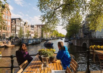 Amsterdam’da merkezde esrar içmek artık yasak: İhlal edenlere 100 euro ceza verilecek