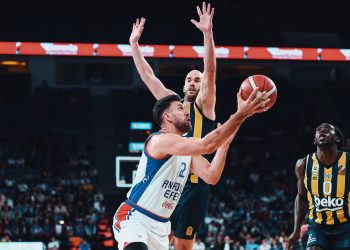 Anadolu Efes, Fenerbahçe Beko’yu yendi