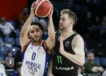Anadolu Efes serinin ilk maçını kazandı