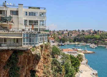 Çatlak falez üzerindeki yapı için “Güçlendirme gerekmiyor” raporu