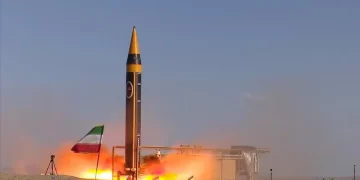 İran, dördüncü nesil bir balistik füzeyi duyurdu