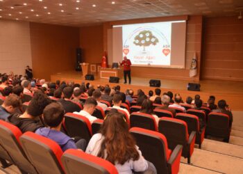 Başarı hikayesini Muş’lu gençlerle paylaşan Ataman Özbay kimdir?