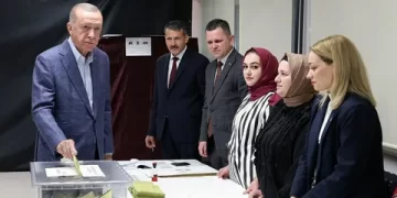 Başkan Erdoğan: Sonuçlar resmi olarak neticelenene kadar sandıkları terk etmeyin