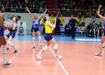 Fenerbahçe Opet avantajı kaptı