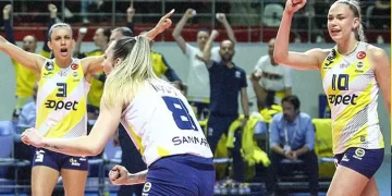 Fenerbahçe, Vakıfbank’ı yenerek seride öne geçti