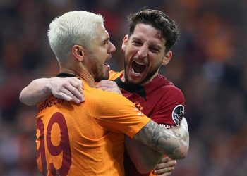 Galatasaray şampiyonluk yolunu açtı Galatasaray şampiyonluk yolunu açtı