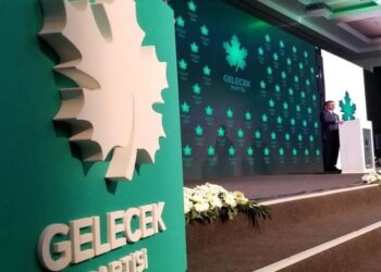 Gelecek Partisi’nde 11 üye istifa etti