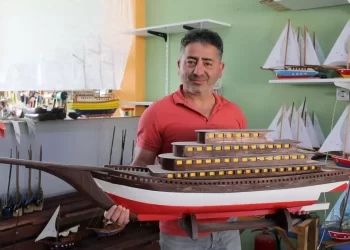 Hobi olarak başladığı ahşap eşya üretimi gelir kapısı oldu