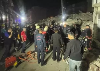 Malatya’da ağır hasarlı 4 katlı bina çöktü