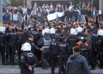 Erzurum’da İmamoğlu’nun mitingine saldırı