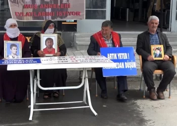 Muş’ta ailelerin evlat nöbeti kararlılıkla sürüyor