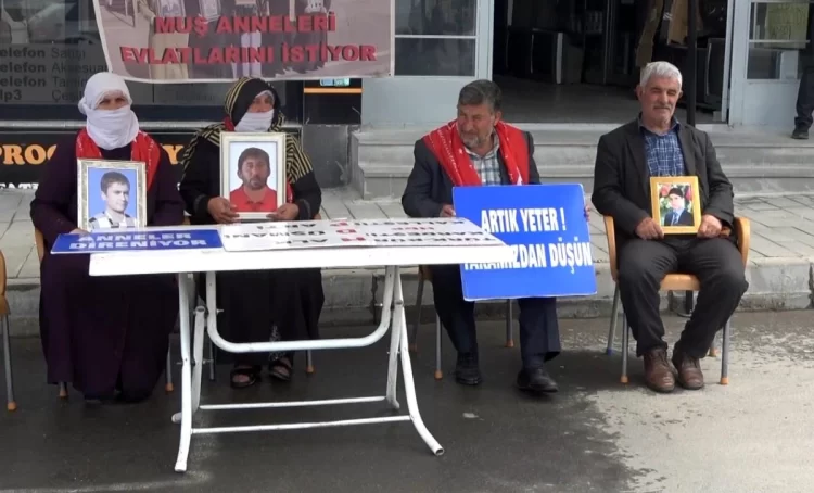 mus ta ailelerin evlat nobeti kararlilikla suruyor habermeydan