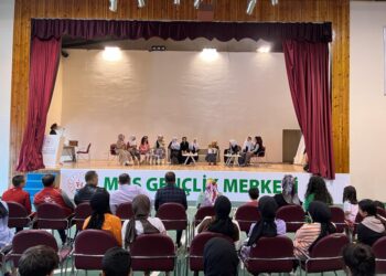 Muş’ta gençlerin tiyatro oyununa büyük ilgi