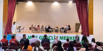 Muş’ta gençlerin tiyatro oyununa büyük ilgi