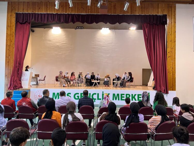 mus ta genclerin tiyatro oyununa buyuk ilgi habermeydan