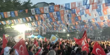 Muş’ta seçim kutlamaları başladı