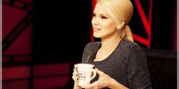 Pelin Çift Kimdir? Gündem Ötesi Programı Hangi Gün Yayınlanıyor?