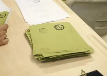 Seçmen kağıdı ve kimlik olmadan oy kullanılabiliyor mu?