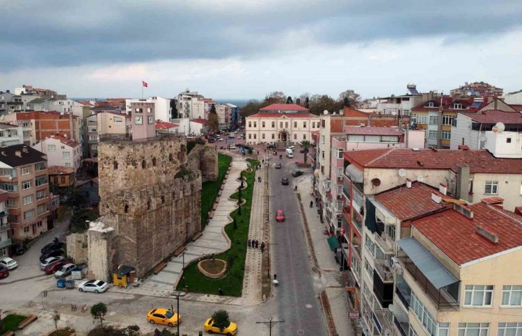 sinop saat kulesi nin karsisindaki binalar tek renk olacak habermeydan