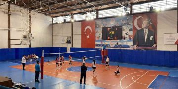 Sinop’ta voleybol küçükler kız-erkek grup müsabakaları  başladı