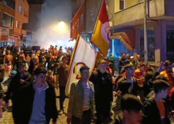Sinop Türkeli’de Galatasaray’lılar şampiyonluğu kutladı