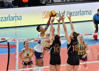 VakıfBank’ı yenen Fenerbahçe Opet, finale yükseldi