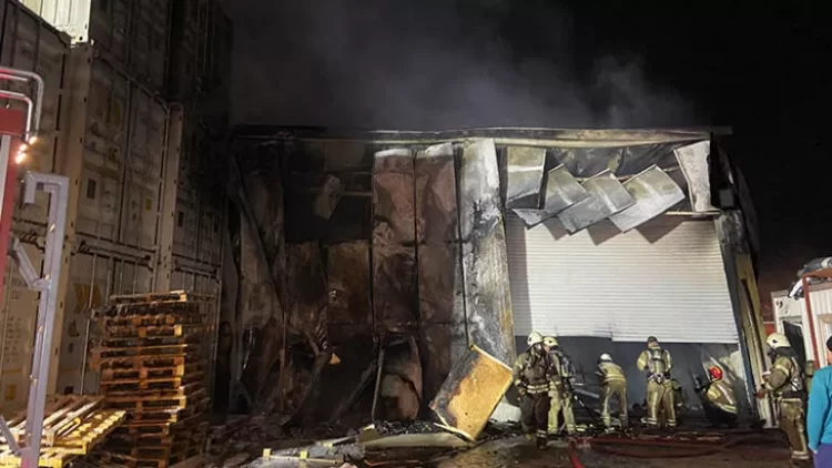 İstanbul'da bir lojistik deposunda yangın çıktı yangin istanbul habermeydan