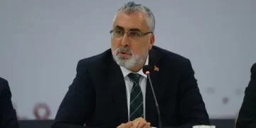 Bakan Işıkhan Adıyaman’da konteyner kentte incelemede bulundu
