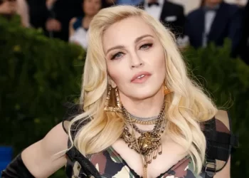 Dünyaca ünlü şarkıcı Madonna entübe edildi!